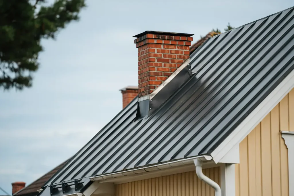 renovering av skorstensbeslag och takpl t i bylund